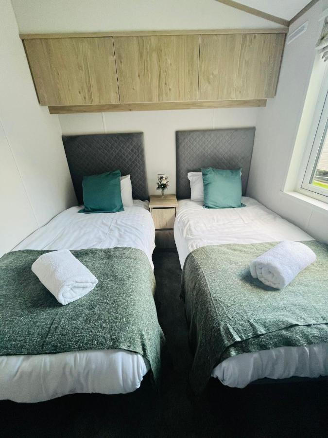 Fir Tree With Hot Tub Holiday home York